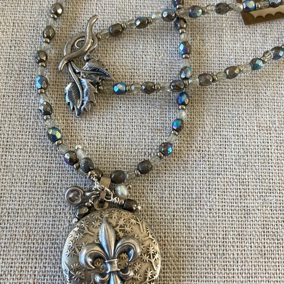 ✨ New Laura Hansen Design fleur de lys beaded locket necklace - Picture 7 of 8